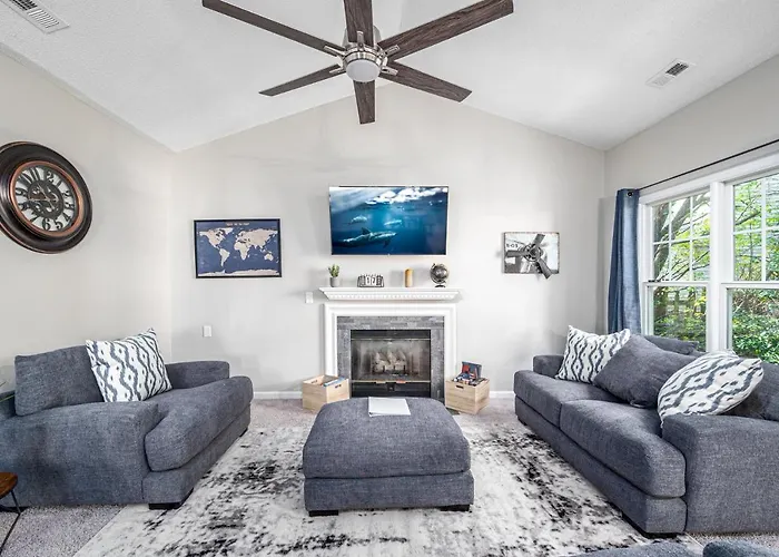 Cozy Industrial Kildaire Farms Home- Near Downtown