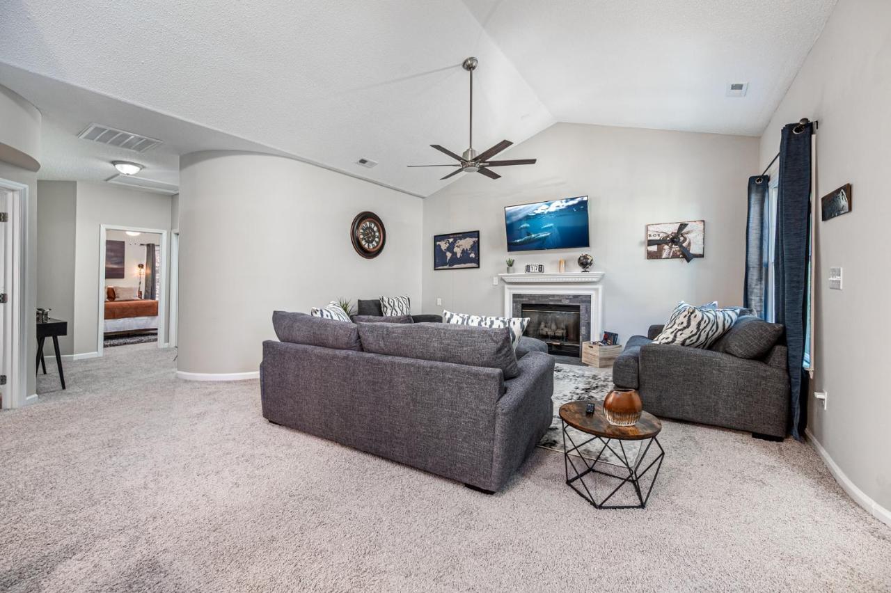 Cozy Industrial Kildaire Farms Home- Near Downtown Apartment *